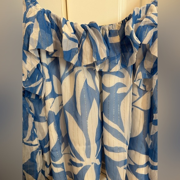 Marie Oliver Blue and White Floral Ruffle Blouse size Small - Picture 8 of 8